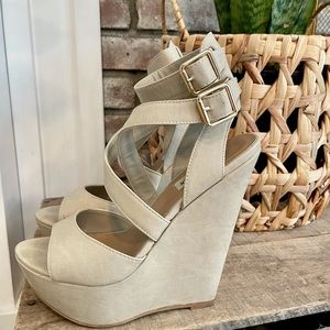 Steve Madden Xfoliate platform wedge. Size 8.